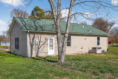 Tiny photo for 109 Illini Court, Vienna, IL 62995 (MLS # 12598003)