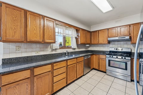 Tiny photo for 736 Concord Lane, Des Plaines, IL 60016 (MLS # 12752616)