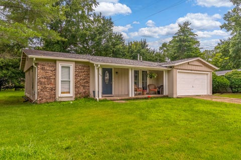 Tiny photo for 615 S Emerald Lane, Carbondale, IL 62901 (MLS # 12700394)