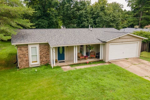 Tiny photo for 615 S Emerald Lane, Carbondale, IL 62901 (MLS # 12700394)