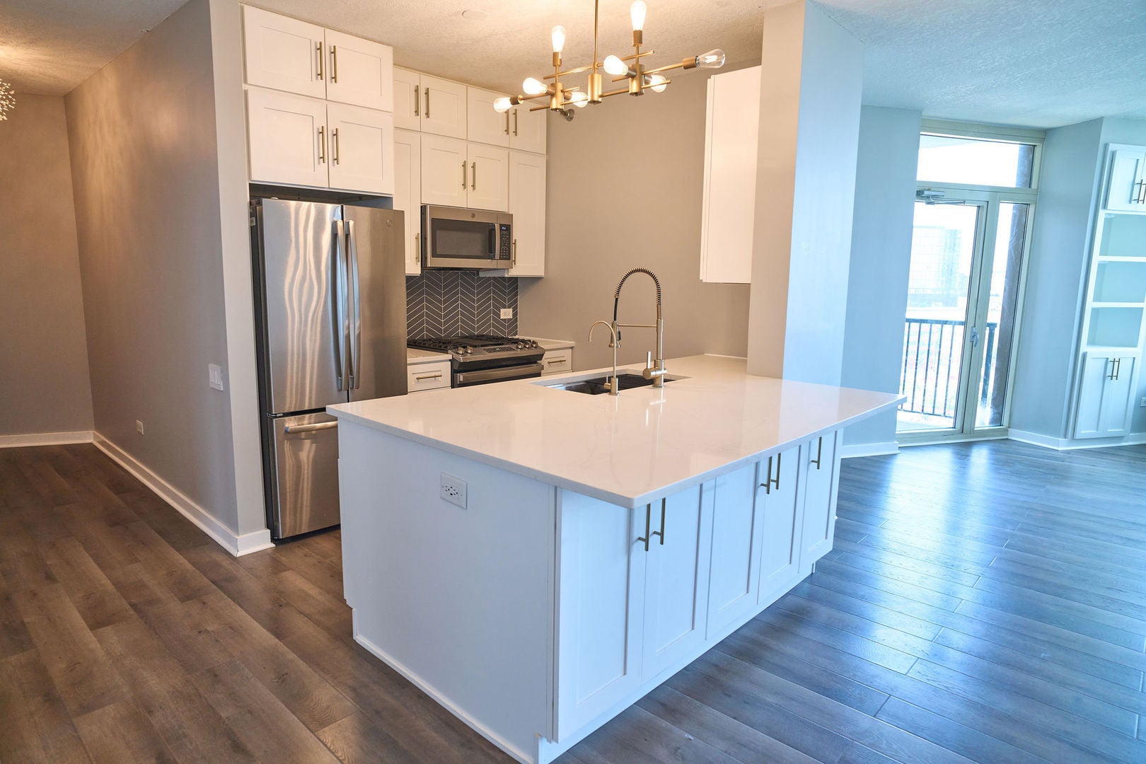 600 N Kingsbury Street 1110