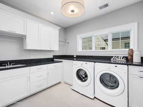 Tiny photo for 118 TUTTLE Avenue, Clarendon Hills, IL 60514 (MLS # 12665498)