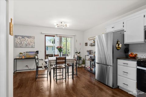 Tiny photo for 295 Woodridge Circle #D, South Elgin, IL 60177 (MLS # 12647134)