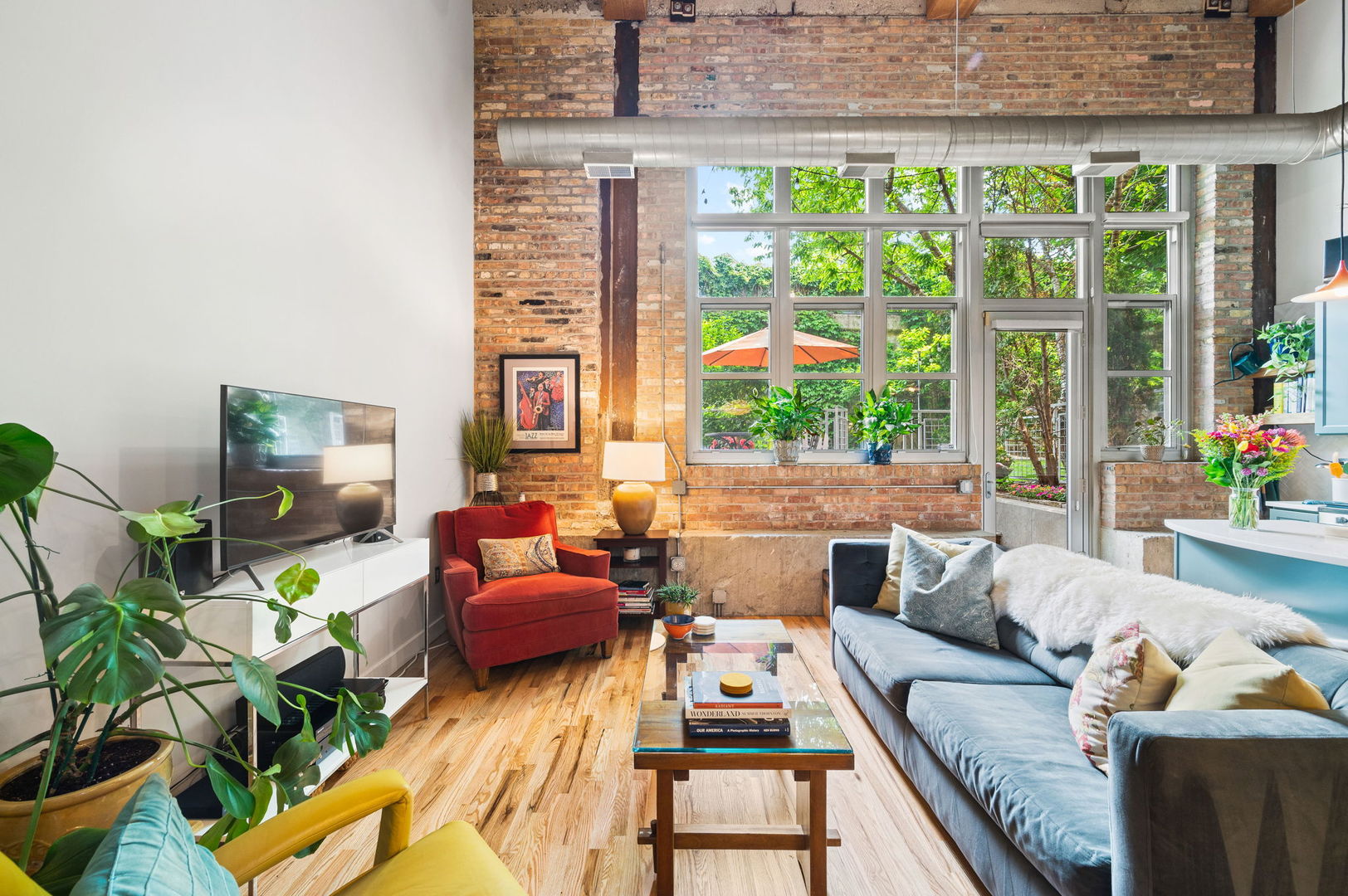 2111 W Churchill Street 112