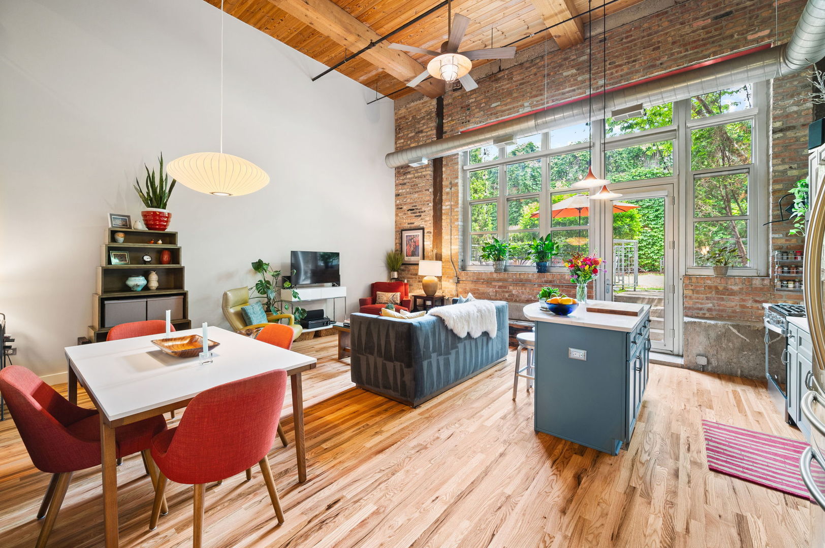 2111 W Churchill Street 112