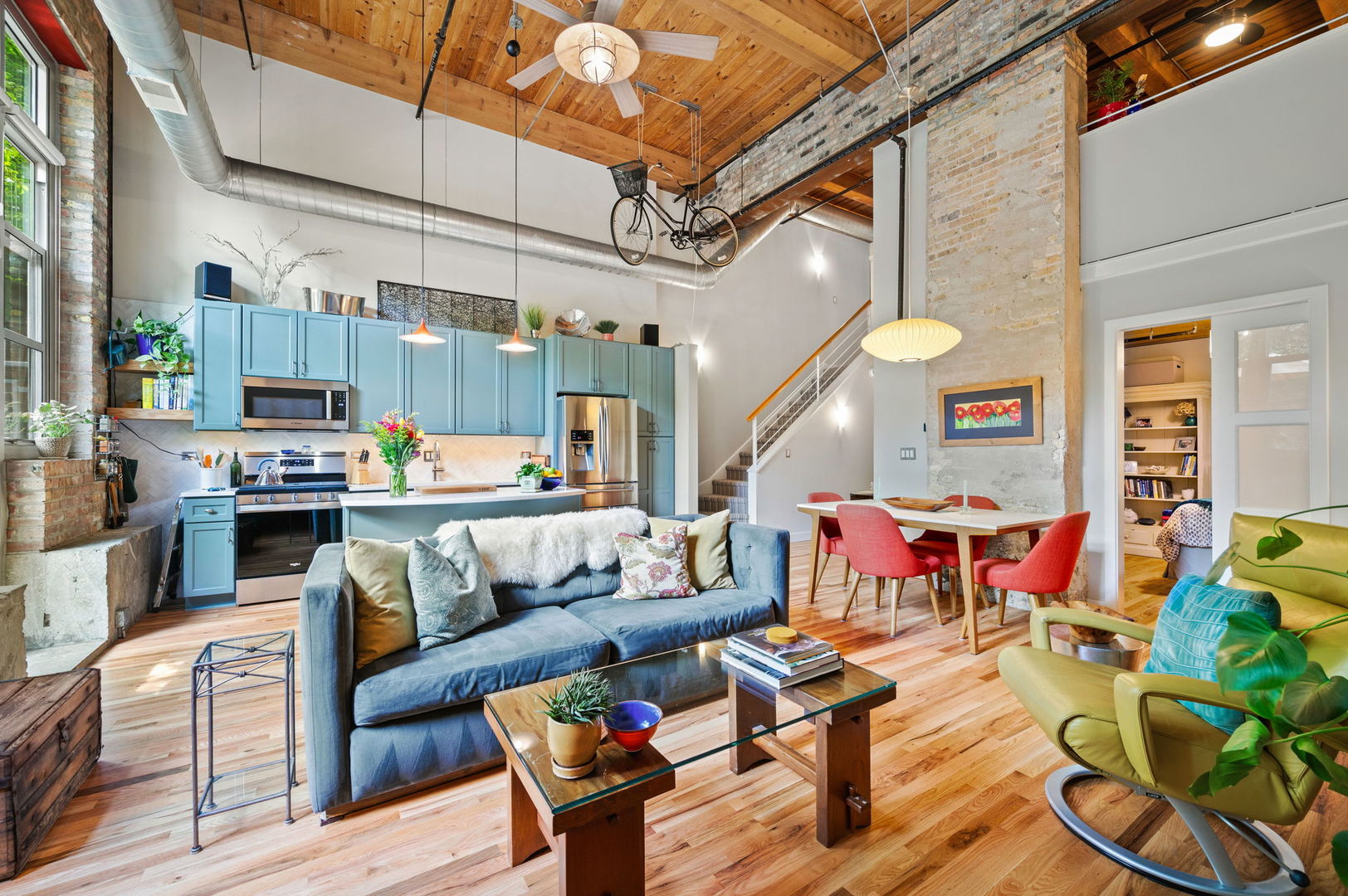 2111 W Churchill Street 112