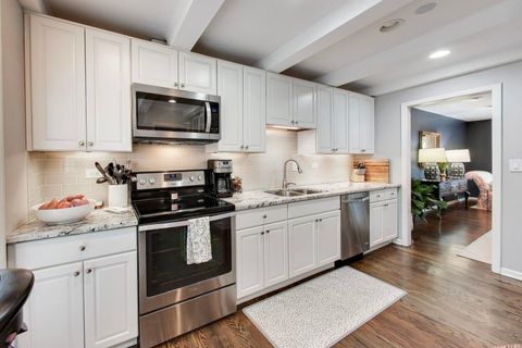 Tiny photo for 737 York Court, Northbrook, IL 60062 (MLS # 12575378)