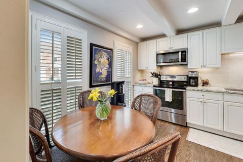 Tiny photo for 737 York Court, Northbrook, IL 60062 (MLS # 12575378)