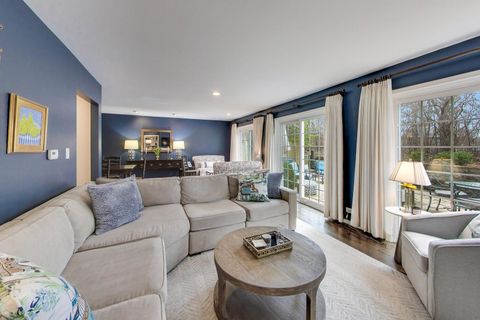 Tiny photo for 737 York Court, Northbrook, IL 60062 (MLS # 12575378)