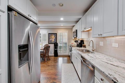 Tiny photo for 737 York Court, Northbrook, IL 60062 (MLS # 12575378)