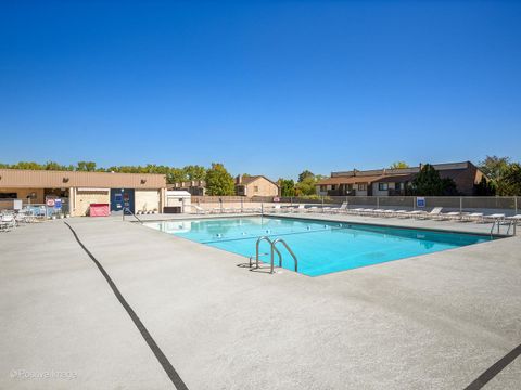 Tiny photo for 465 W Dominion Drive #909, Wood Dale, IL 60191 (MLS # 12475255)