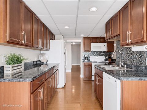 Tiny photo for 465 W Dominion Drive #909, Wood Dale, IL 60191 (MLS # 12475255)