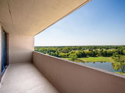 Tiny photo for 465 W Dominion Drive #909, Wood Dale, IL 60191 (MLS # 12475255)