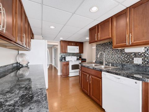 Tiny photo for 465 W Dominion Drive #909, Wood Dale, IL 60191 (MLS # 12475255)