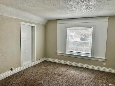 Tiny photo for 1600 14TH Street, Rock Island, IL 61201 (MLS # QC4269724)