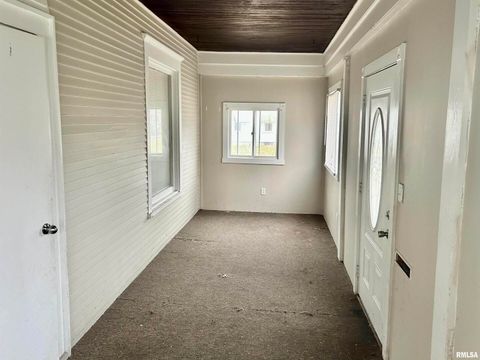 Tiny photo for 1600 14TH Street, Rock Island, IL 61201 (MLS # QC4269724)