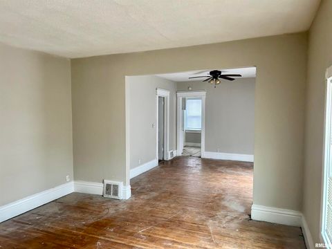 Tiny photo for 1600 14TH Street, Rock Island, IL 61201 (MLS # QC4269724)