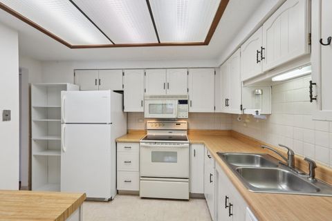 Tiny photo for 920 Vose Drive #106, Gurnee, IL 60031 (MLS # 12532043)