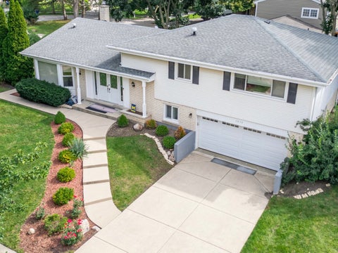 Tiny photo for 1939 Clover Road, Northbrook, IL 60062 (MLS # 12740269)