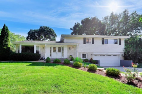 Photo of 1939 Clover Road, Northbrook, IL 60062 (MLS # 12740269)