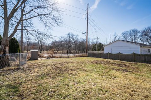 Tiny photo for 1624 Indiana Street, Bloomington, IL 61701 (MLS # 12566189)