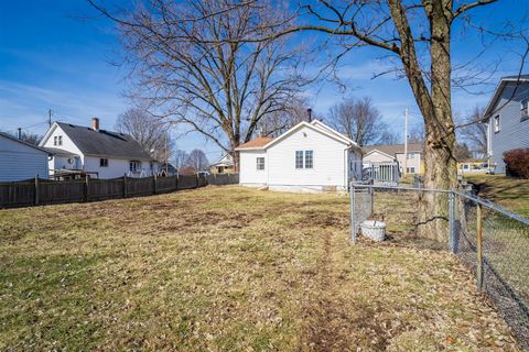 Tiny photo for 1624 Indiana Street, Bloomington, IL 61701 (MLS # 12566189)