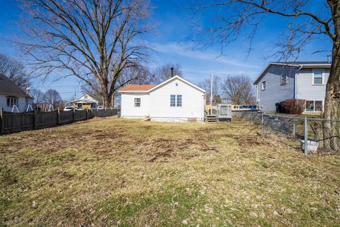 Tiny photo for 1624 Indiana Street, Bloomington, IL 61701 (MLS # 12566189)