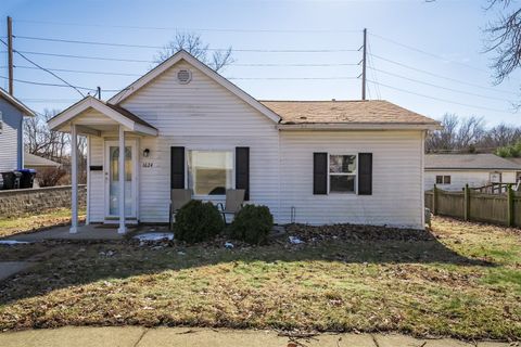 Photo of 1624 Indiana Street, Bloomington, IL 61701 (MLS # 12566189)