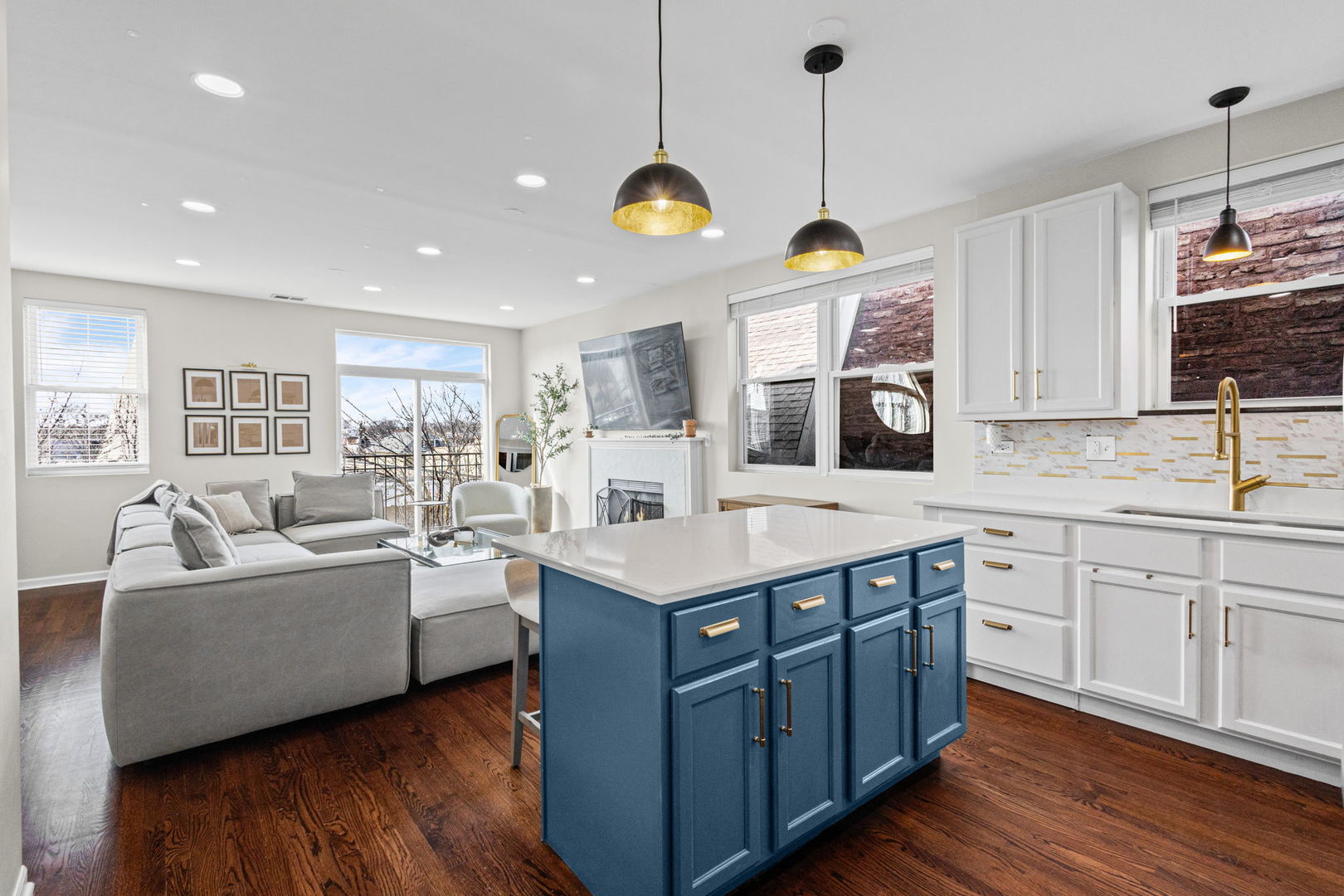 2305 N AUSTIN Avenue 3