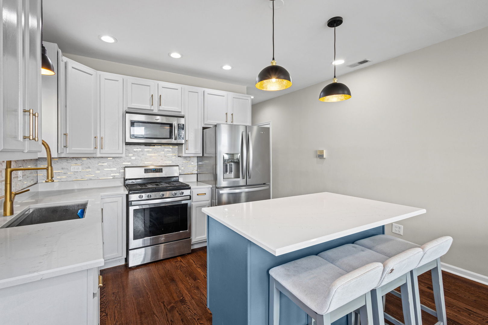 2305 N AUSTIN Avenue 3