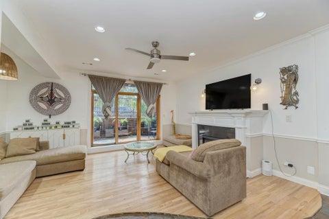 Tiny photo for 4222 S King Drive #1S, Chicago, IL 60653 (MLS # 12753436)