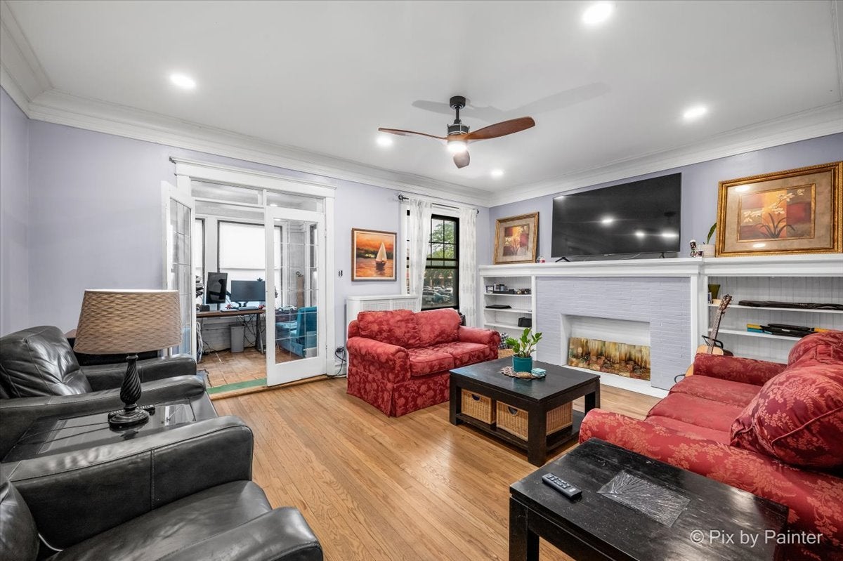 1209 E 53rd Street 1