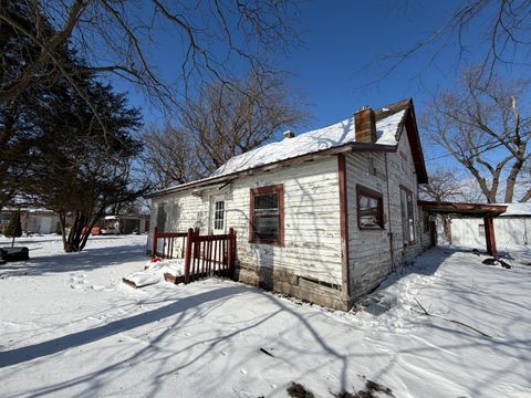 Tiny photo for 112 S Walnut Street, Oakland, IL 61943 (MLS # 12551883)