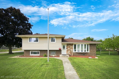 Photo of 7040 W 107th Street, Worth, IL 60482 (MLS # 12744492)