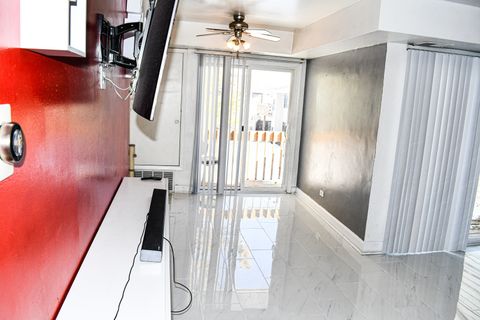 Tiny photo for 945 Commonwealth Court #4, Vernon Hills, IL 60061 (MLS # 12559004)