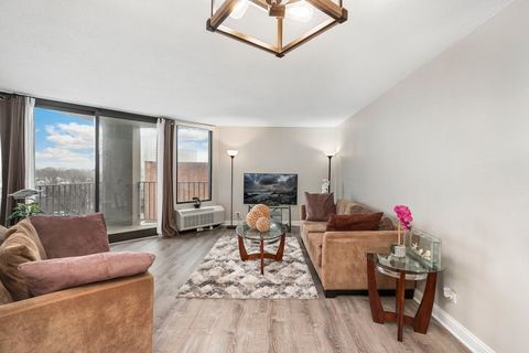 Tiny photo for 5320 N Sheridan Road #403, Chicago, IL 60640 (MLS # 12611517)