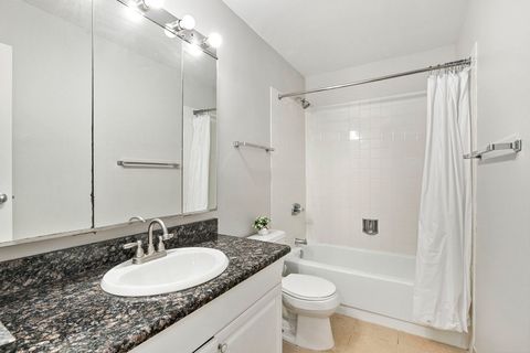 Tiny photo for 5320 N Sheridan Road #403, Chicago, IL 60640 (MLS # 12611517)