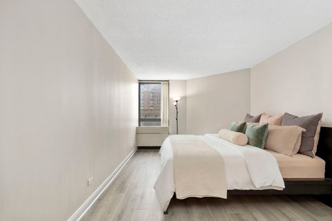 Tiny photo for 5320 N Sheridan Road #403, Chicago, IL 60640 (MLS # 12611517)