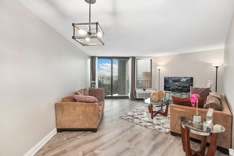 Tiny photo for 5320 N Sheridan Road #403, Chicago, IL 60640 (MLS # 12611517)