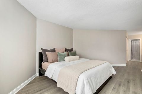 Tiny photo for 5320 N Sheridan Road #403, Chicago, IL 60640 (MLS # 12611517)