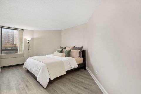 Tiny photo for 5320 N Sheridan Road #403, Chicago, IL 60640 (MLS # 12611517)