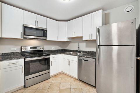 Tiny photo for 5320 N Sheridan Road #403, Chicago, IL 60640 (MLS # 12611517)