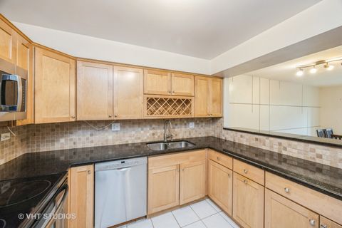 Tiny photo for 414 Clinton Place #302, River Forest, IL 60305 (MLS # 12485100)