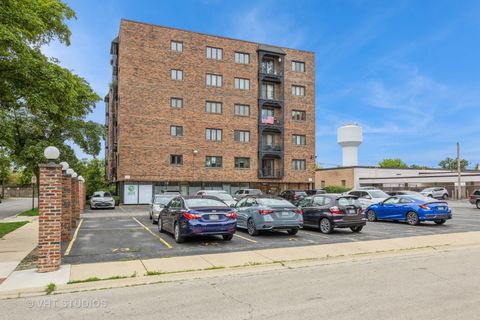 Tiny photo for 414 Clinton Place #302, River Forest, IL 60305 (MLS # 12485100)