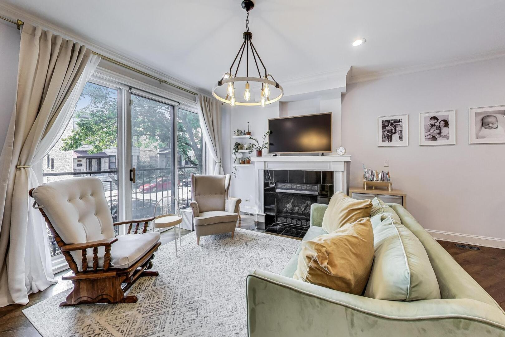 2510 W Iowa Street 1