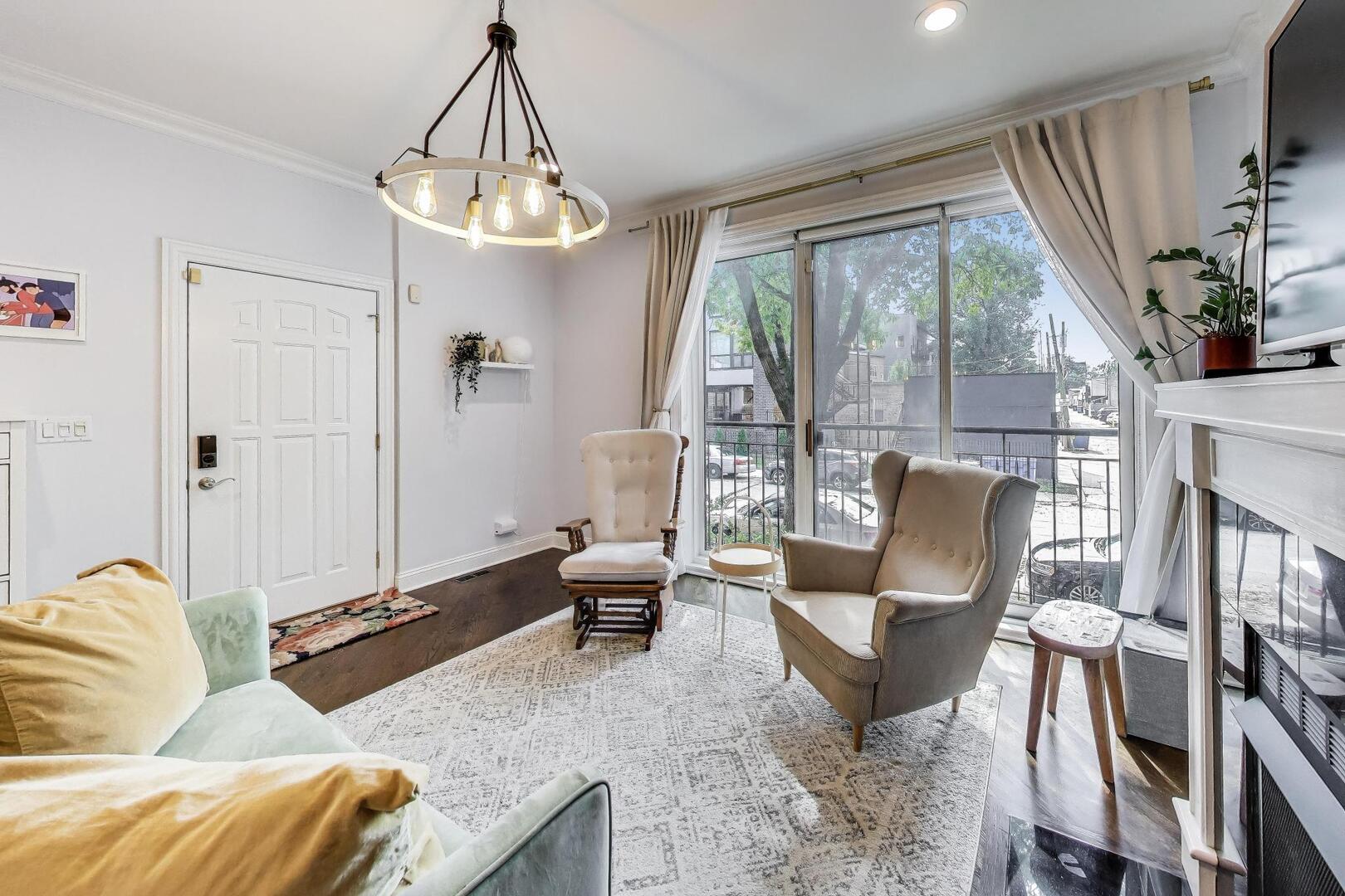 2510 W Iowa Street 1