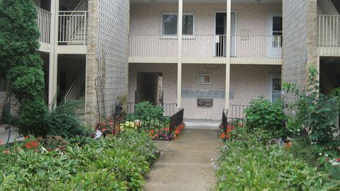Tiny photo for 7201 W Wellington Street #D-1, Elmwood Park, IL 60707 (MLS # 12493323)