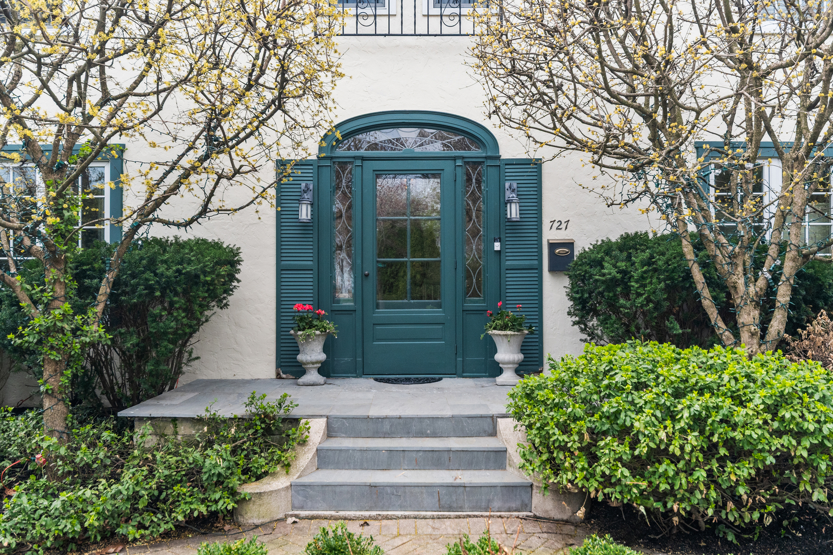 727 E CENTER Avenue