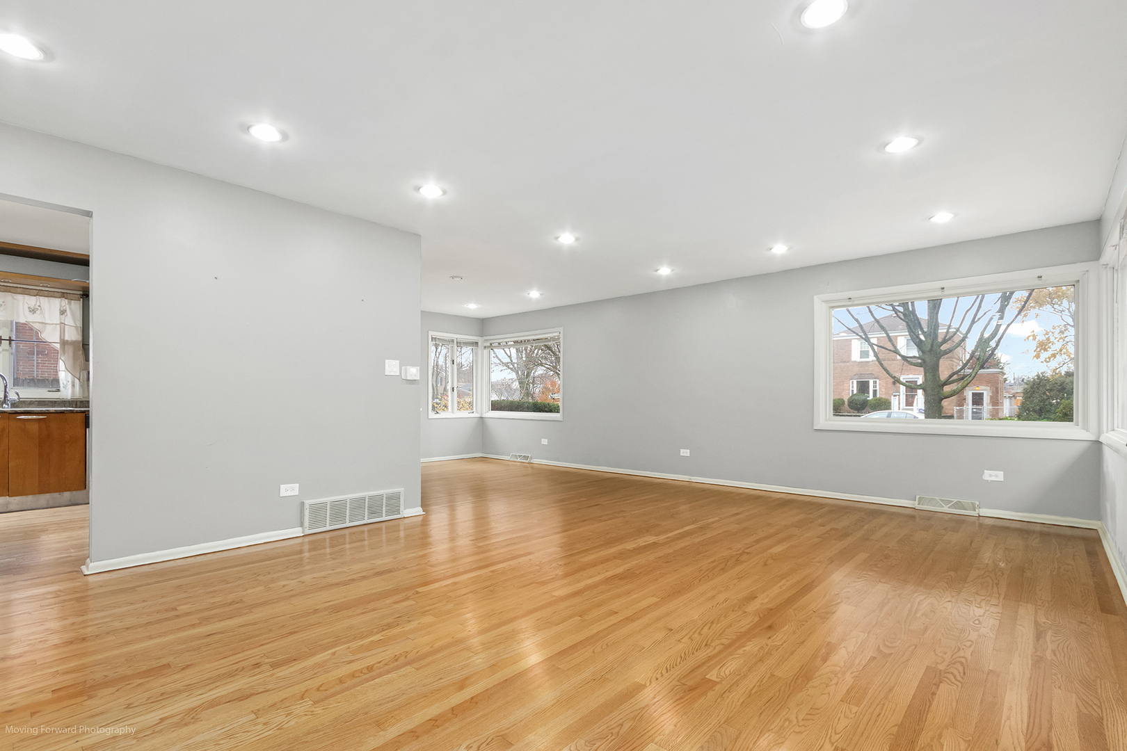 Niles, Illinois 60714, United States, 3 Bedrooms Bedrooms, ,2 BathroomsBathrooms,Residential,Active,252745