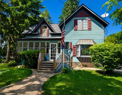 Photo of 210 W Crystal Lake Avenue, Crystal Lake, IL 60014 (MLS # 12666602)